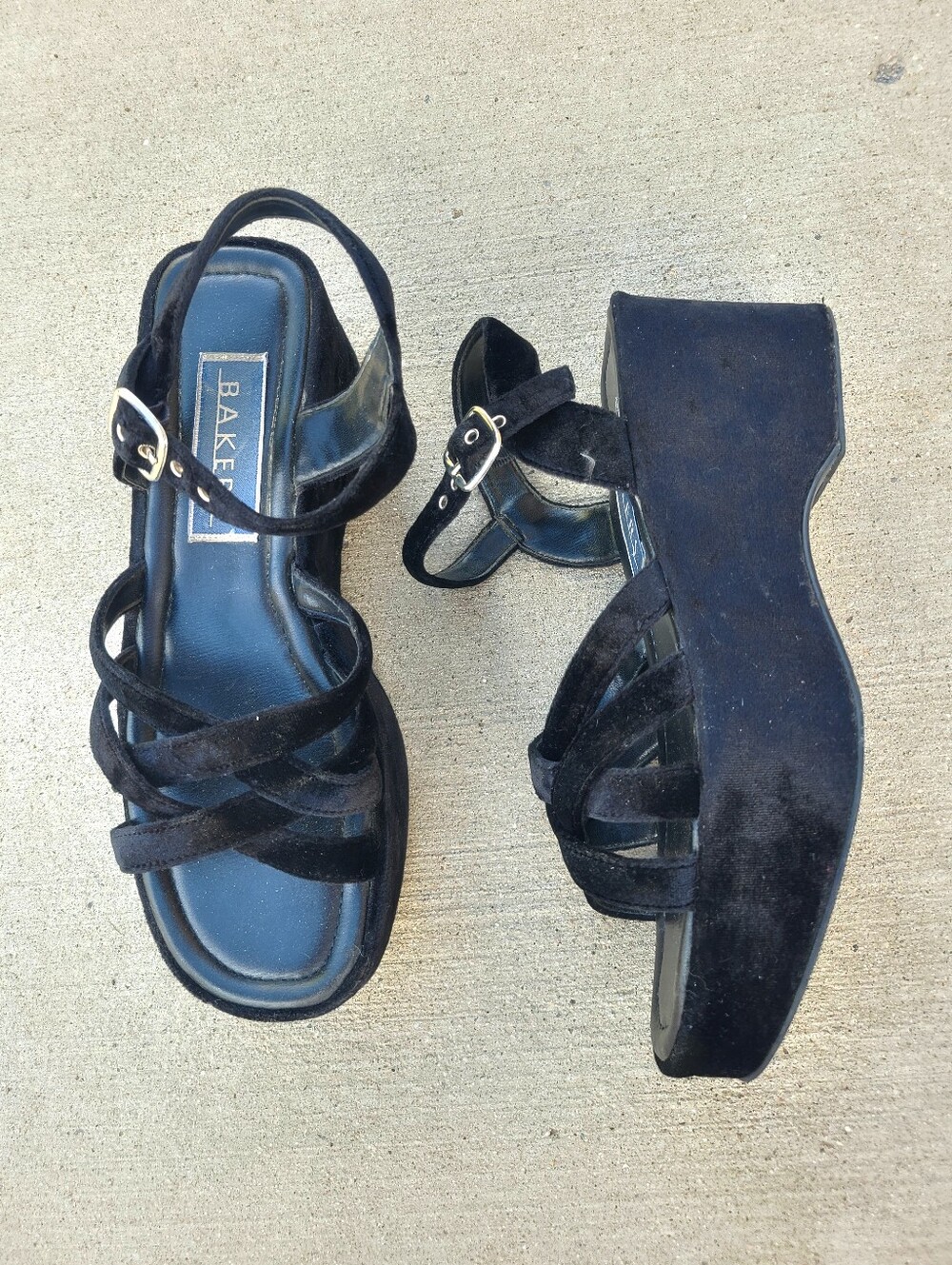 Bakers Platform Heels Black Velvet Strappy Chunky Block Heel Sandals Y2K Size 9